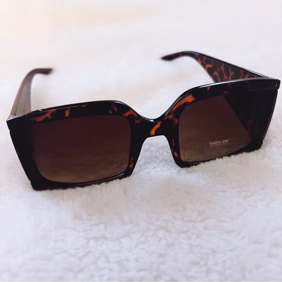 Fiona Brown Oversized Rectangle Thick Sunglasses - Picture 6 of 12